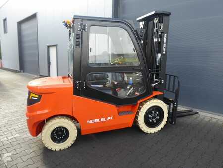 Sähkö - 4 pyör 2025  Noblelift CPD38 Lithium Ionen (9)