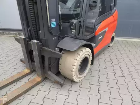 Carrelli elettrici 4 ruote 2023  Linde E35L-01 (2)