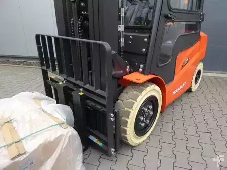 Chariots électriques à 4 roues 2025  Noblelift FE4P35 (2)