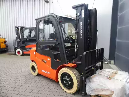 Chariots électriques à 4 roues 2025  Noblelift FE4P35 (9)