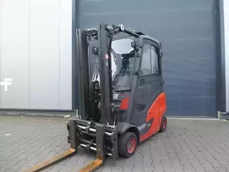 Gázüzemű targoncák 2015  Linde H18T-01 (1)