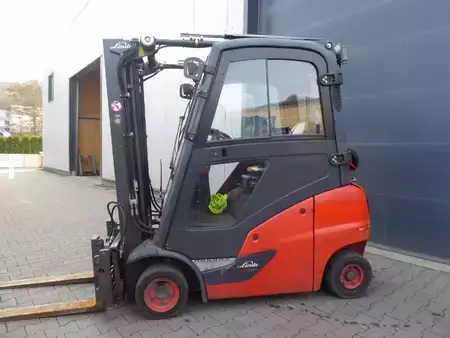 Gázüzemű targoncák 2015  Linde H18T-01 (3)