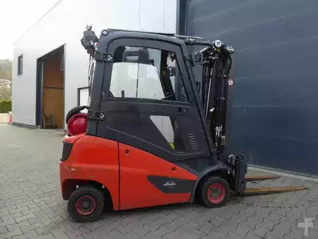 Gázüzemű targoncák 2015  Linde H18T-01 (9)