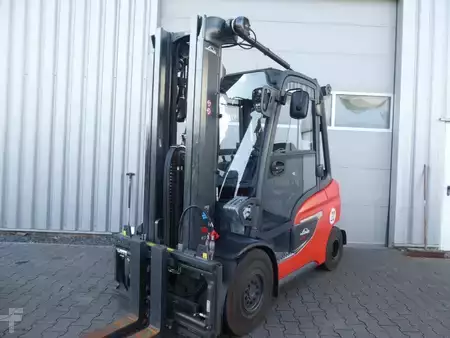 Empilhador a gás 2023  Linde H35T-01 (1)