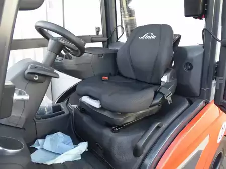 Empilhador a gás 2023  Linde H35T-01 (3)