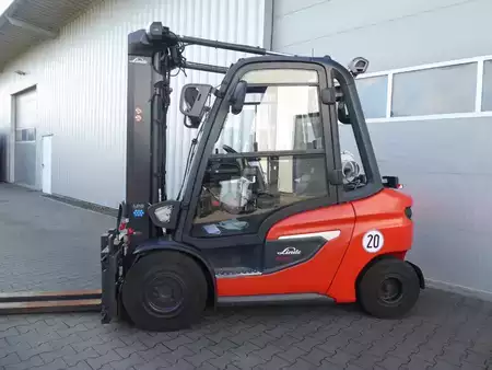 Empilhador a gás 2023  Linde H35T-01 (4)