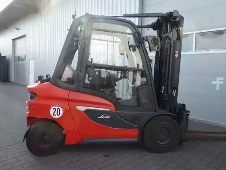 Empilhador a gás 2023  Linde H35T-01 (7)
