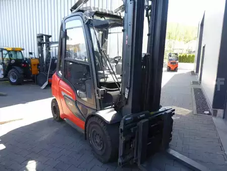 Chariots élévateurs GPL 2024  Linde H35T-01 (8)