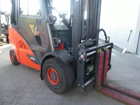 Empilhador a gás 2019  Linde H35T-02 (8)