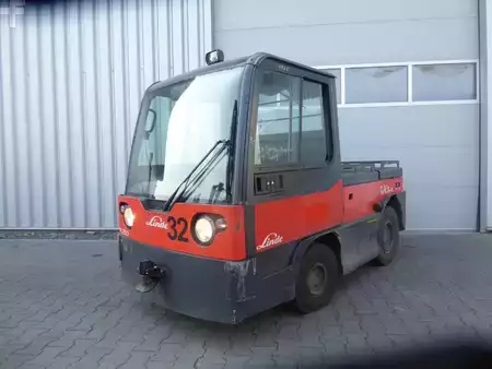 Chariots tracteurs 2021  Linde P250SWB (1)