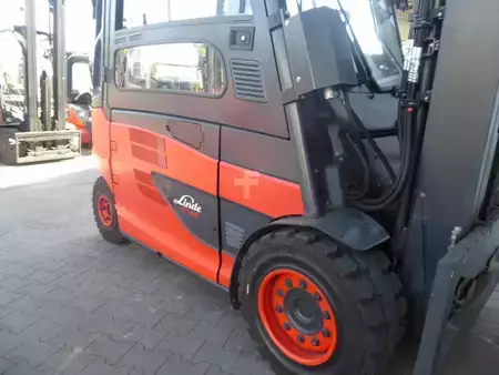 Carrelli elettrici 4 ruote 2019  Linde E45HL-01/600 (9)