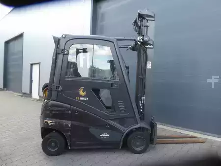 Empilhador a gás 2020  Linde H16T-01 (9)
