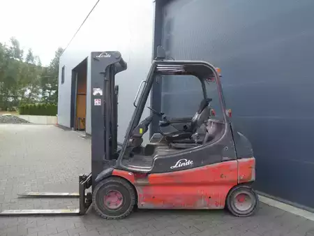 Elektro 4 Rad 2007  Linde E25-03 (2)