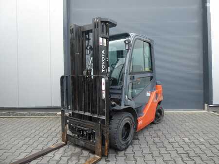 Chariots élévateurs GPL 2021  Toyota 02-8FGF25 (1)