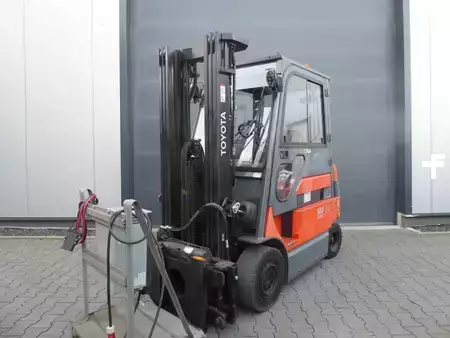 Elektro čtyřkolový VZV 2012  Toyota 7FBMF25 (1)