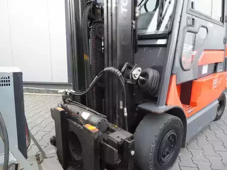 Elektro čtyřkolový VZV 2012  Toyota 7FBMF25 (2)