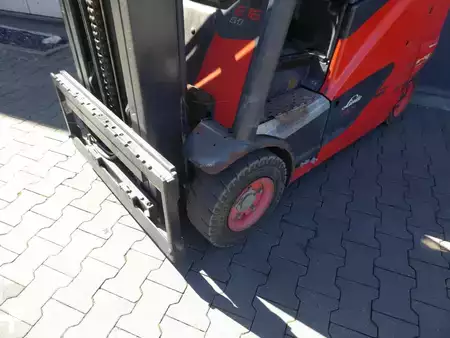 Carrelli elettrici 4 ruote 2017  Linde E16PH-02 (2)