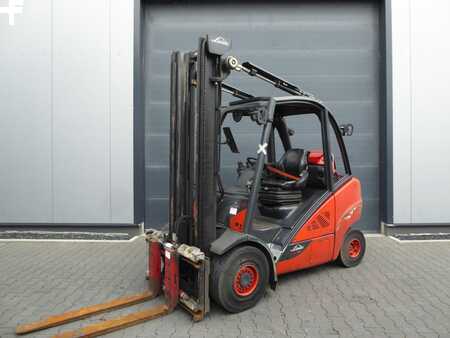 Gázüzemű targoncák 2016  Linde H30T-02 (1)