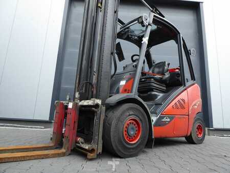Gázüzemű targoncák 2016  Linde H30T-02 (2)