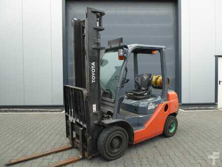 LPG Forklifts 2015  Toyota 02-8FGF25 (1)