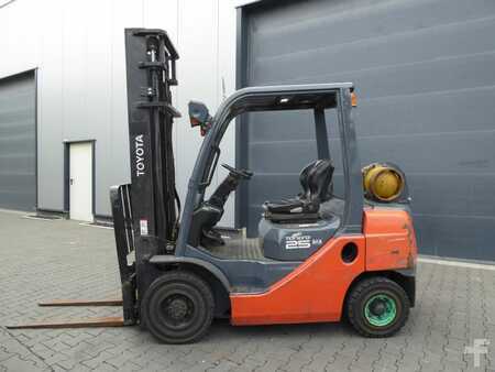 LPG Forklifts 2015  Toyota 02-8FGF25 (4)