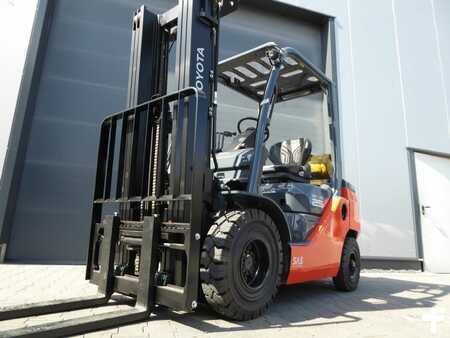 LPG Forklifts 2021  Toyota 02-8FGF25 (2)