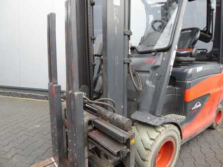 Elektromos 4 kerekű 2015  Linde E35HL-01 (2)