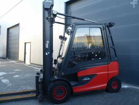 Elektryczne 4-kołowe 2017  Linde E40H-01/600 (3)