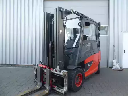 Elektryczne 4-kołowe 2019  Linde E50HL-01 (1)