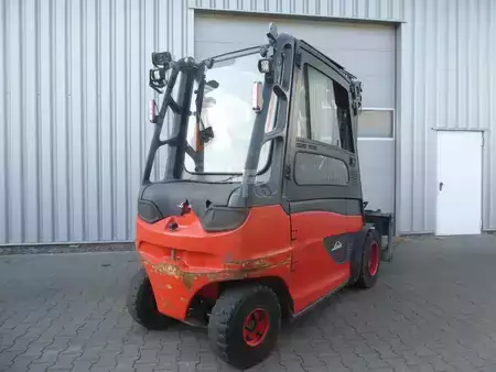 Elektryczne 4-kołowe 2019  Linde E50HL-01 (10)