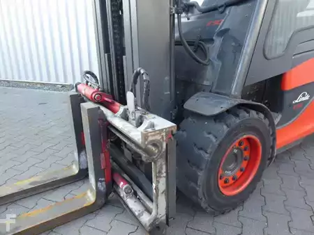 Elektryczne 4-kołowe 2019  Linde E50HL-01 (2)