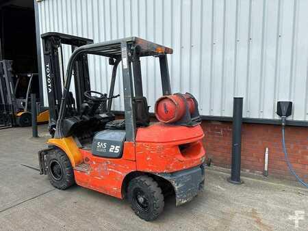 LPG Forklifts 2007  Toyota 7FGF25 (2)