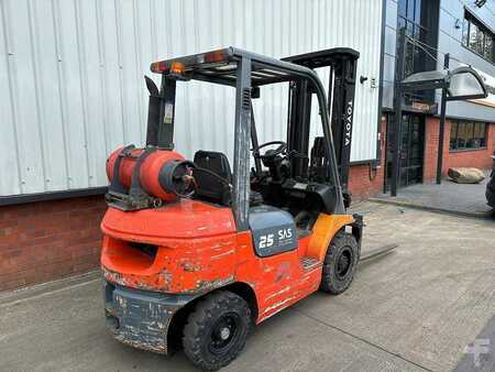 LPG Forklifts 2007  Toyota 7FGF25 (6)