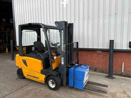 Electric - 4 wheels 2006  Jungheinrich EFG320 (6)