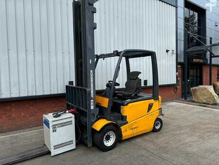 Electric - 4 wheels 2006  Jungheinrich EFG430 (1)