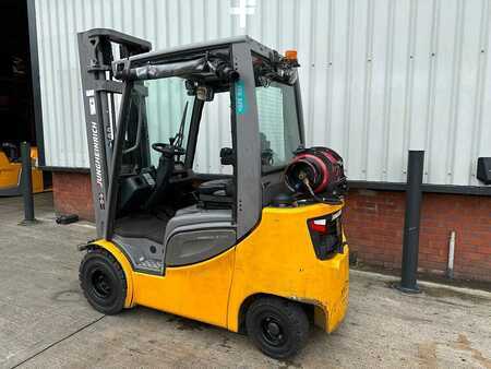 LPG Forklifts 2017  Jungheinrich TFG320s (2)