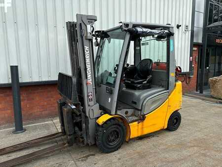 LPG Forklifts 2017  Jungheinrich TFG320s (1)