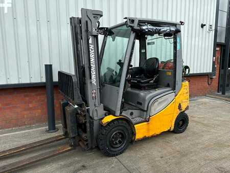 LPG Forklifts 2016  Jungheinrich TFG320s (1)