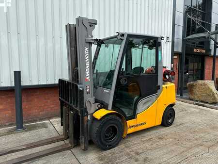 LPG Forklifts 2019  Jungheinrich TFG435s (1)