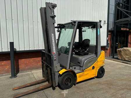 Diesel Forklifts 2018  Jungheinrich DFG320s (1)