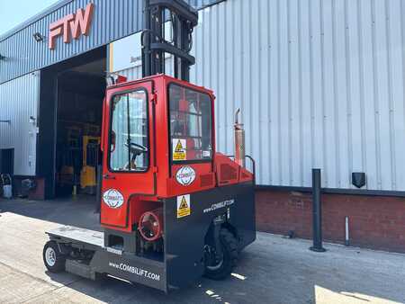 Empilhador Quatro caminhos 2015  Combilift C4000 (1)