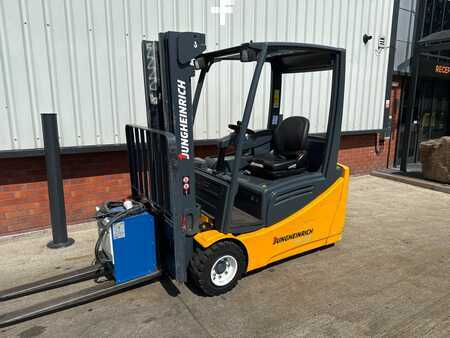 Carrelli elettrici 3 ruote 2011  Jungheinrich EFG 220 SP GE 115-450 DZ (1)