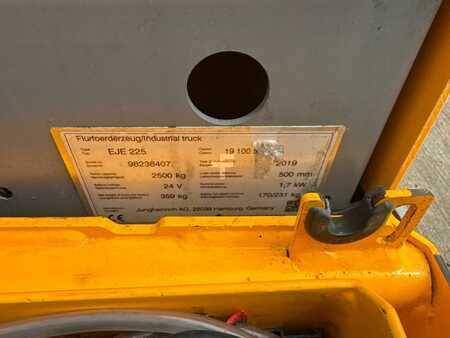 Porta-paletes elétrico 2019  Jungheinrich EJE 225 100-54 (3)