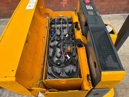 Porta-paletes elétrico 2019  Jungheinrich EJE 225 100-54 (4)