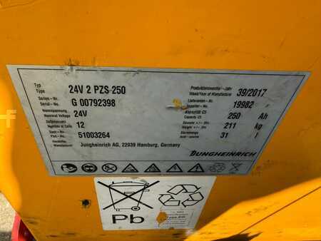 Tahač 2016  Jungheinrich EZS 130 (6)