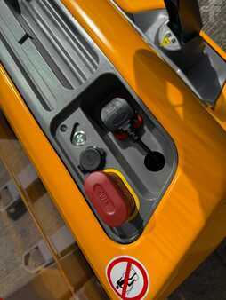 Apilador conductor incorporado 2024  Jungheinrich AMC 12 115 320 ZT (10)