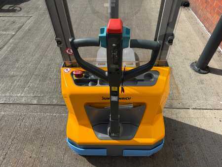 Apilador conductor incorporado 2024  Jungheinrich AMC 12 115 320 ZT (4)