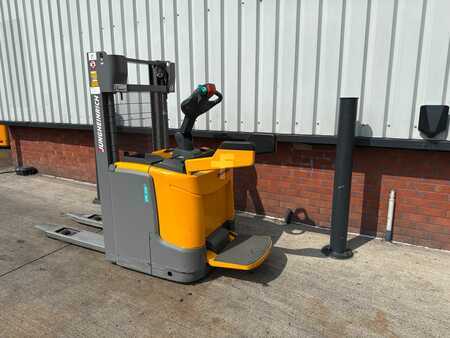 Apilador conductor incorporado 2018  Jungheinrich ERC 216 ac (2)