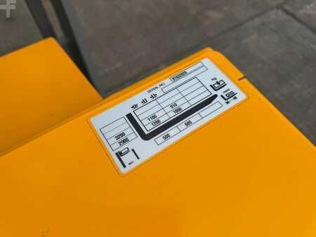 Apilador conductor incorporado 2019  Jungheinrich EJG 112 100-320 ZT (10)