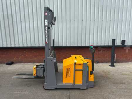 Apilador conductor incorporado 2019  Jungheinrich EJG 112 100-320 ZT (2)